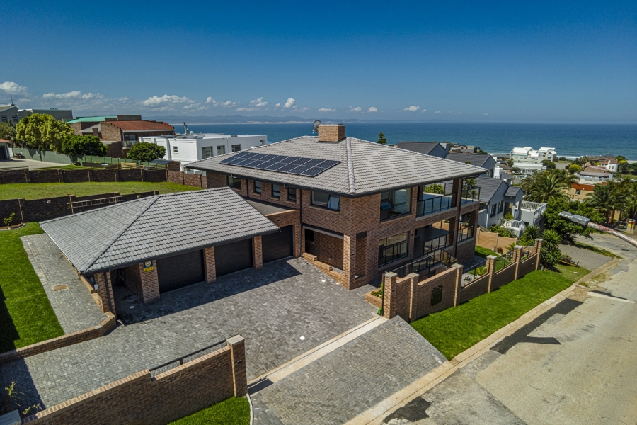 4 Bedroom Property for Sale in Wavecrest Eastern Cape